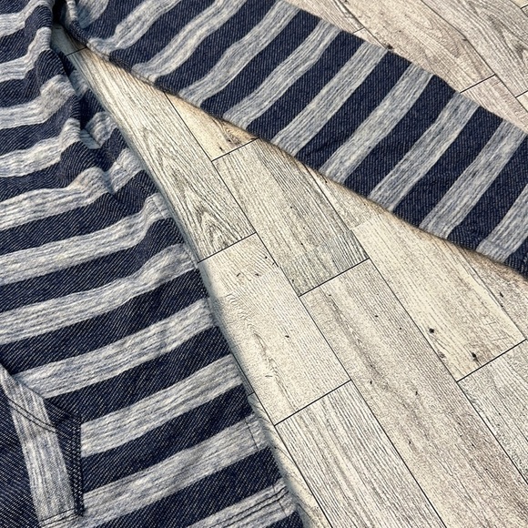 Aerie pullover striped with pockets. Size XS. - Picture 2 of 8